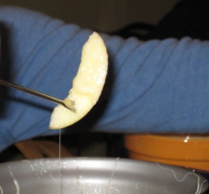 dipping-apple dipping-apple